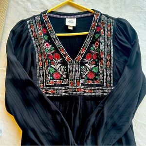 Knox Rose Embroidered Top - Size Medium